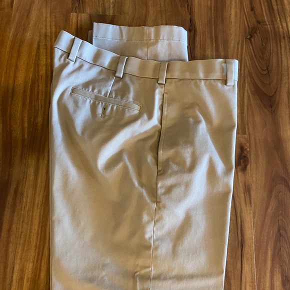 Brooks Brothers Advantage Chino - Clark fit. 35x32 - Picture 2 of 4